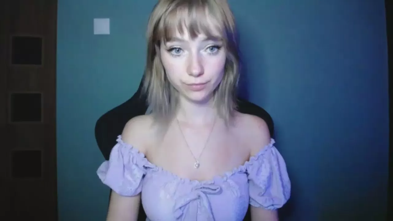 Offline LuciaAdorable on Cam4