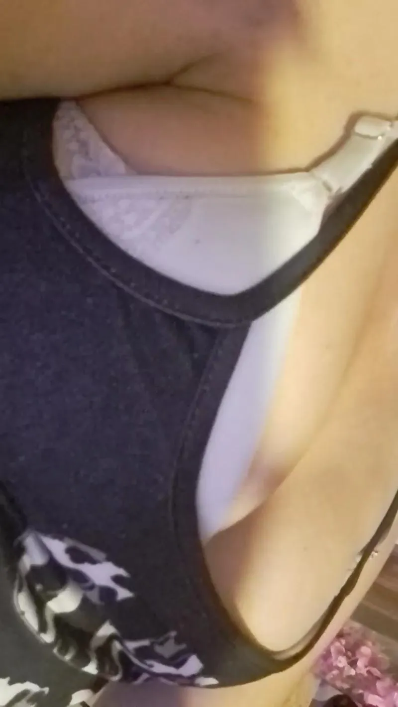 Offline lucii25 on Cam4