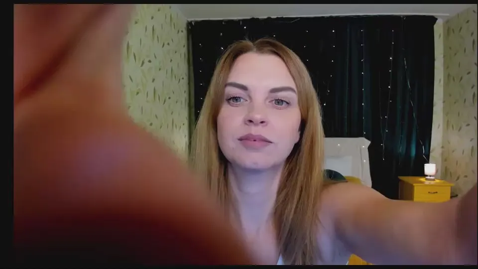 LunaFlinn —  #C2C #cute #femdom #spanking #striptease #amateur