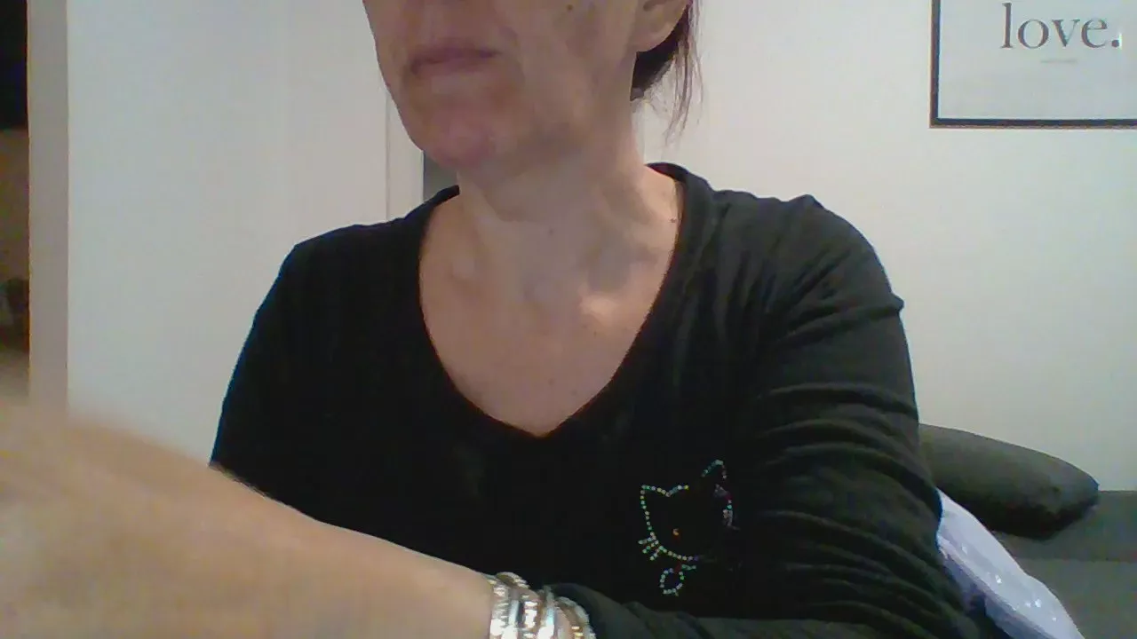 Offline Lunamaya7 on Cam4