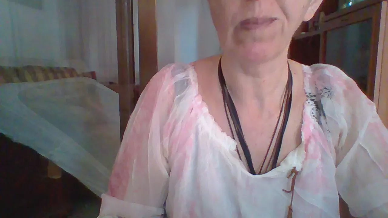 Offline Lunamaya7 on Cam4