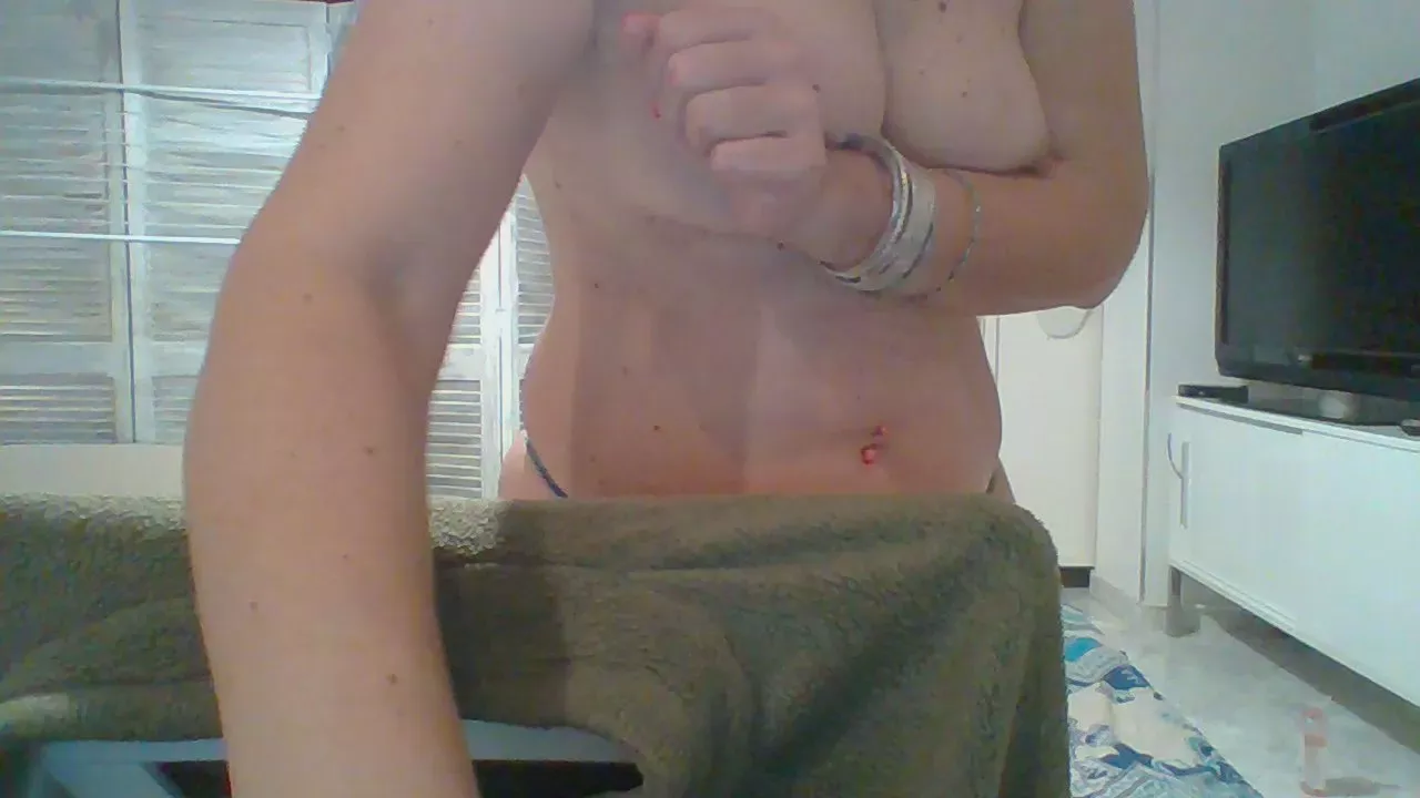 Offline Lunamaya7 on Cam4