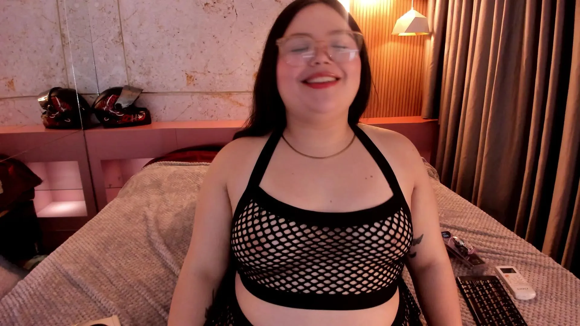 lushie_love —  #feet #pee #masturbation #C2C #ass #pussy #gamer