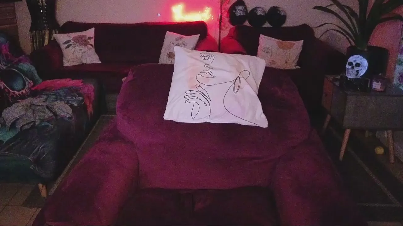 Offline Luxiole on Cam4