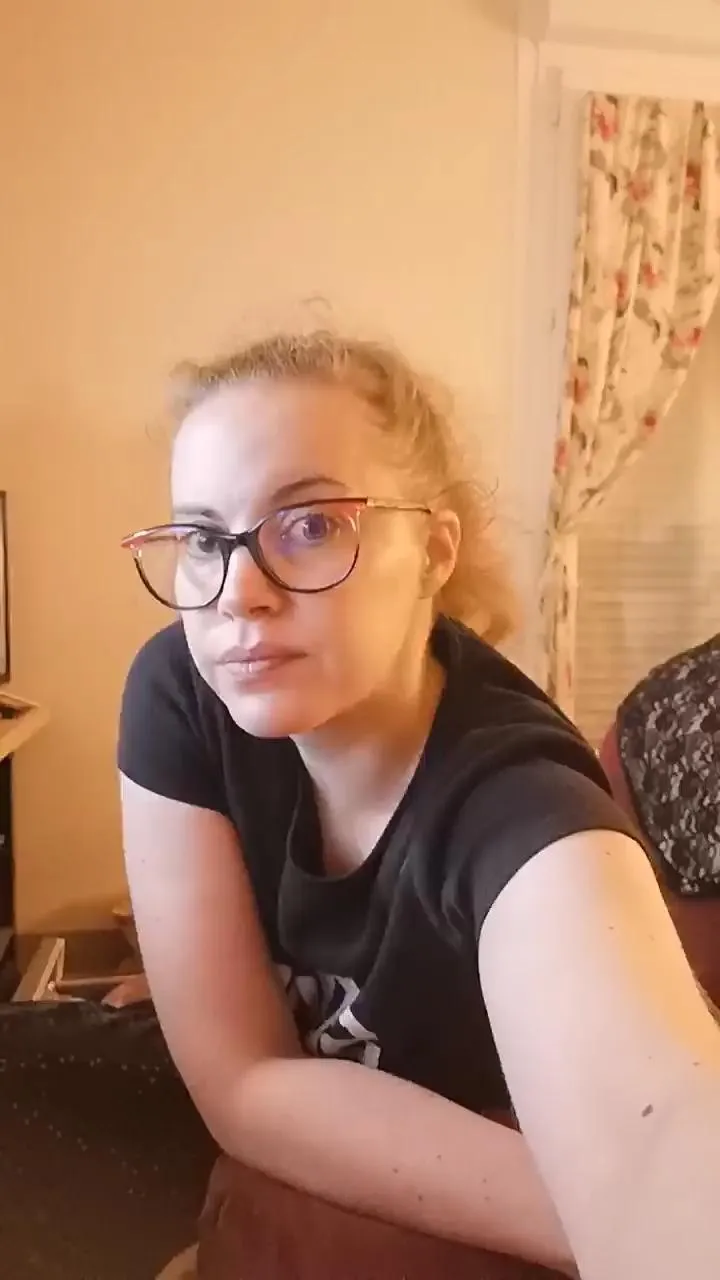 Offline Luxiole on Cam4