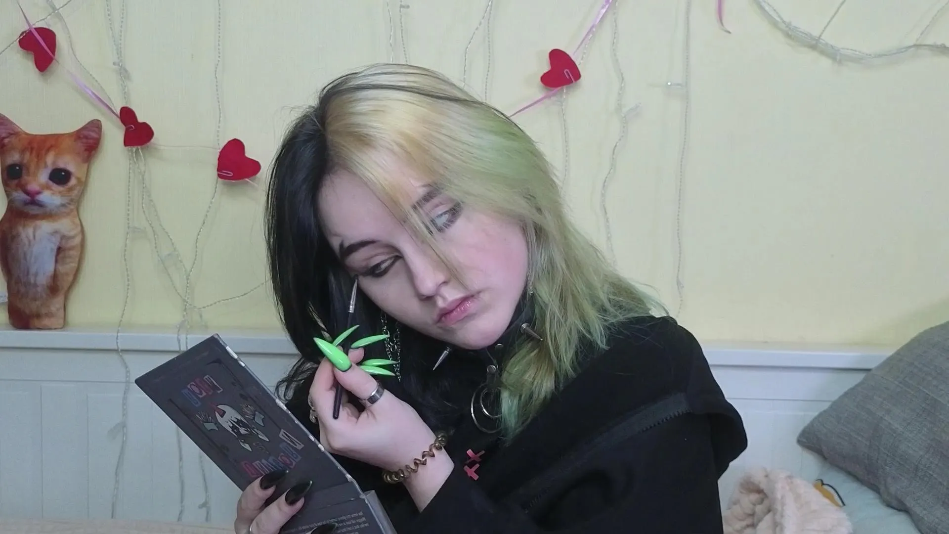 Offline MarianEdgin on Cam4