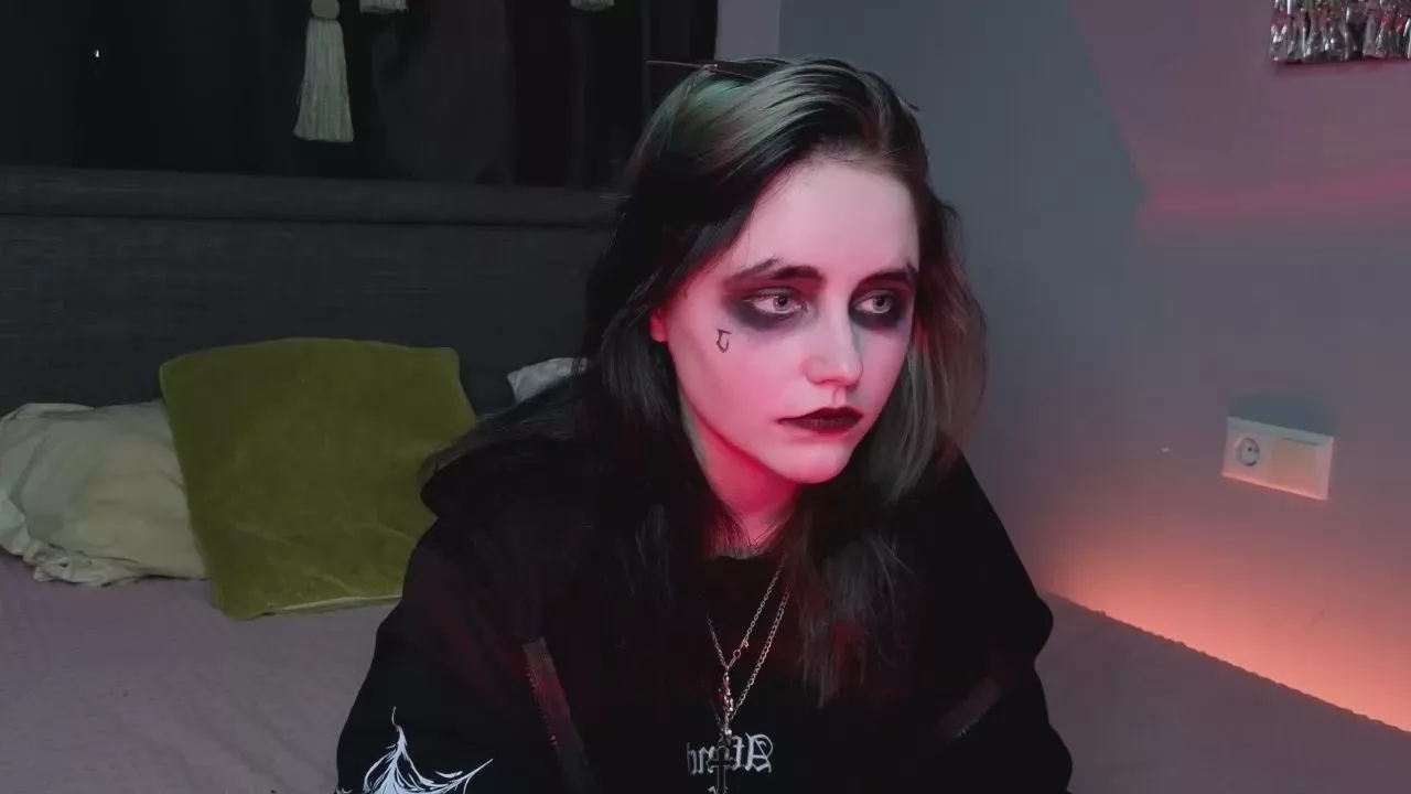 Offline MarianEdgin on Cam4