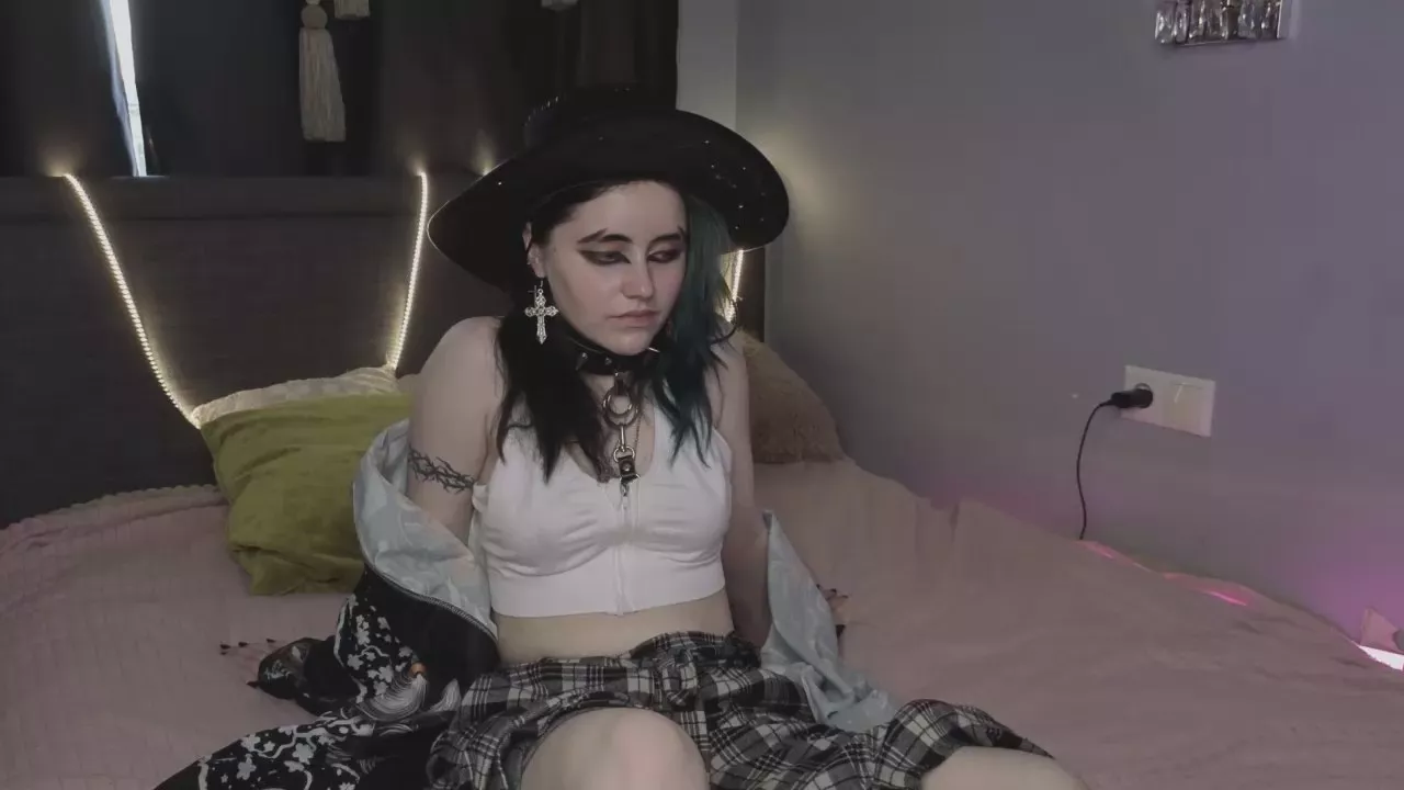 Offline MarianEdgin on Cam4