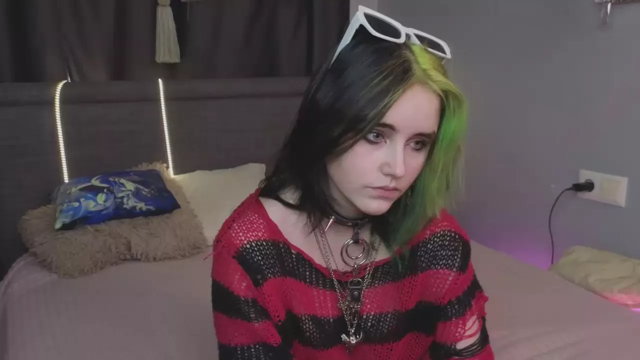 Offline MarianEdgin on Cam4