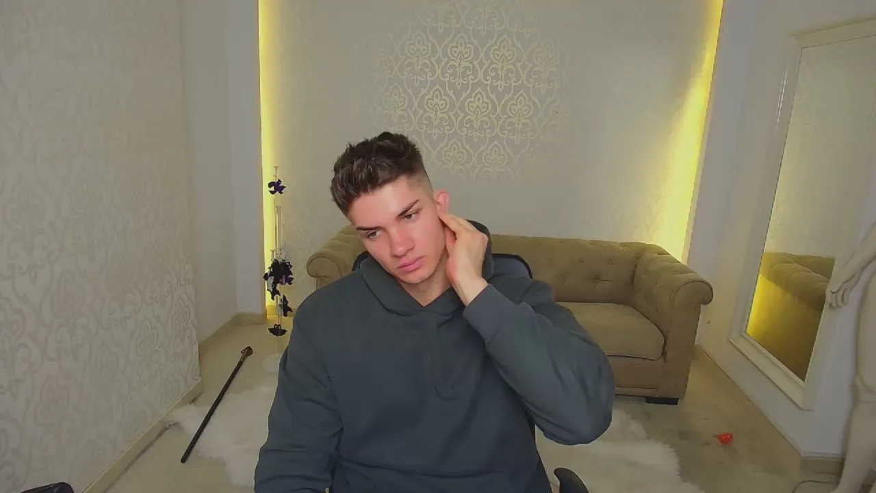 MaxKaidenn — Freechat on Cam4