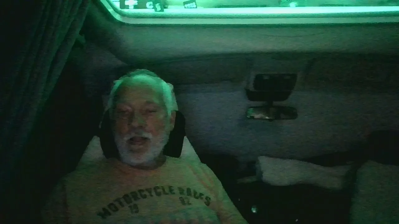 Offline Melkmann1 on Cam4