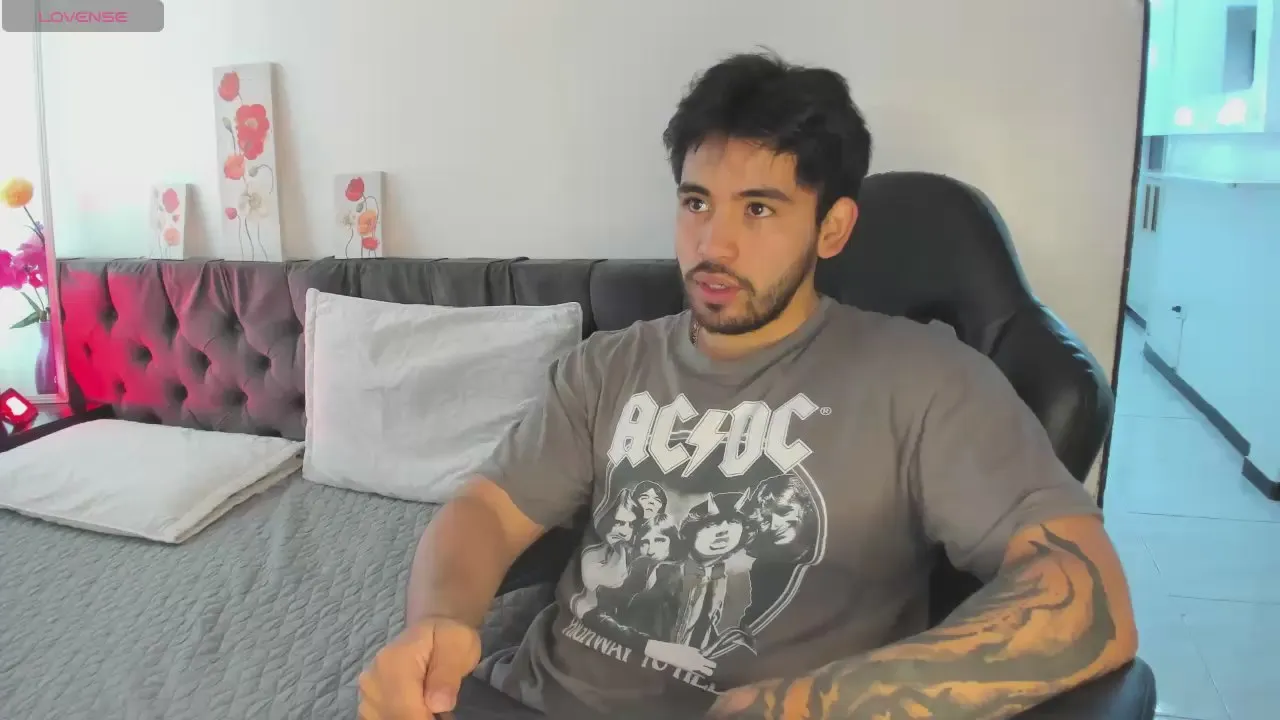 Freechat MichelandChris on Cam4