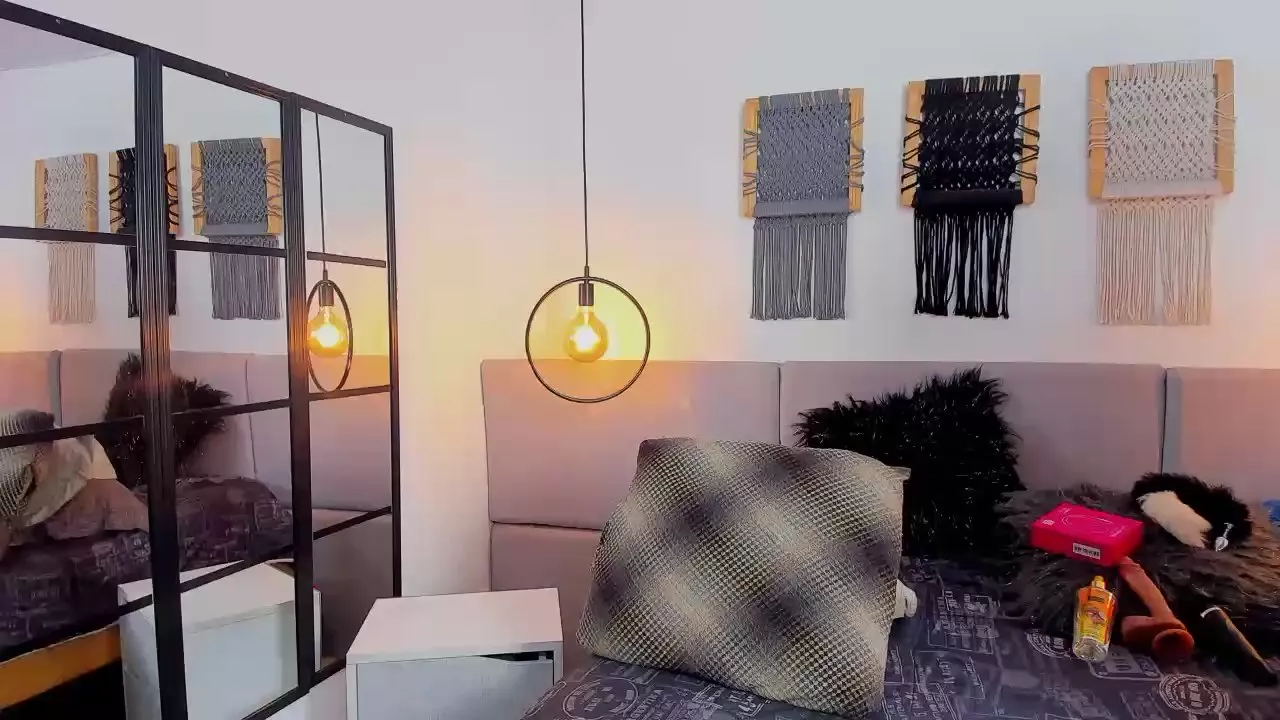 Miss_cristina on Cam4 