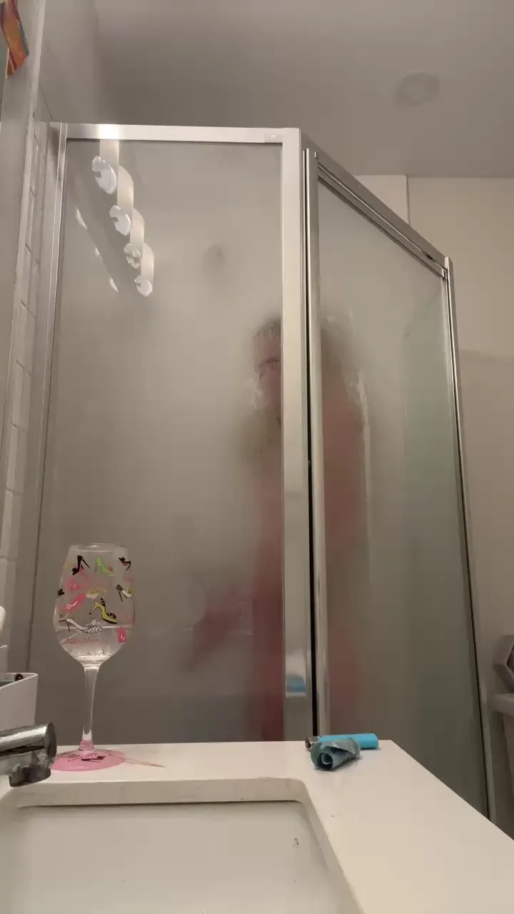 miss_itty_bitty on Cam4 