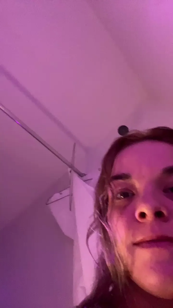 miss_itty_bitty on Cam4