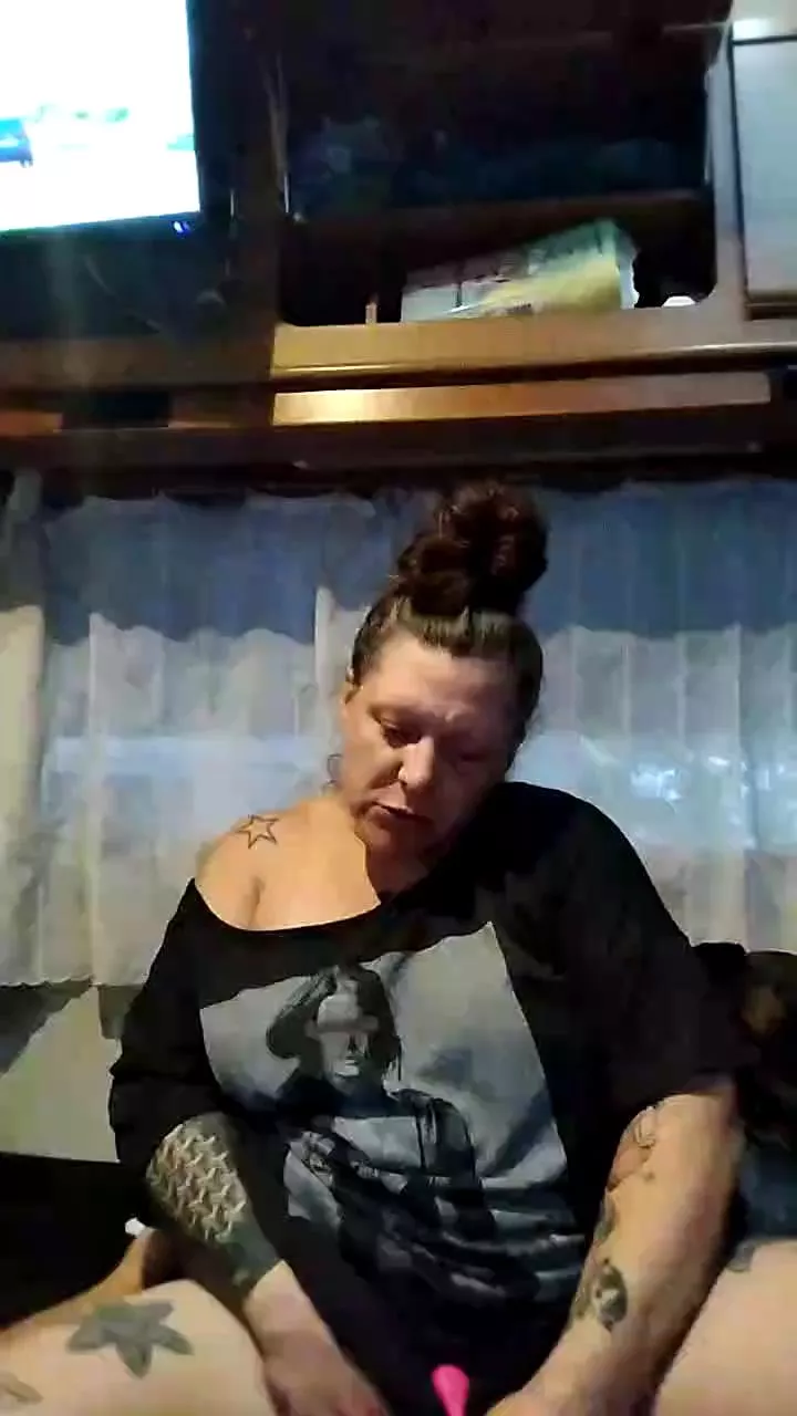 Offline MissKemikal on Cam4