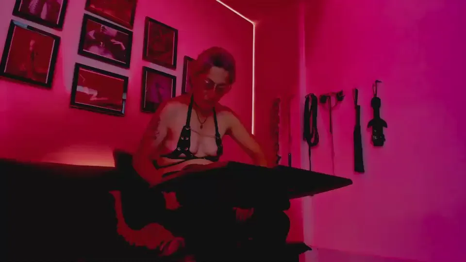 Offline MistressNyx_cg on Cam4