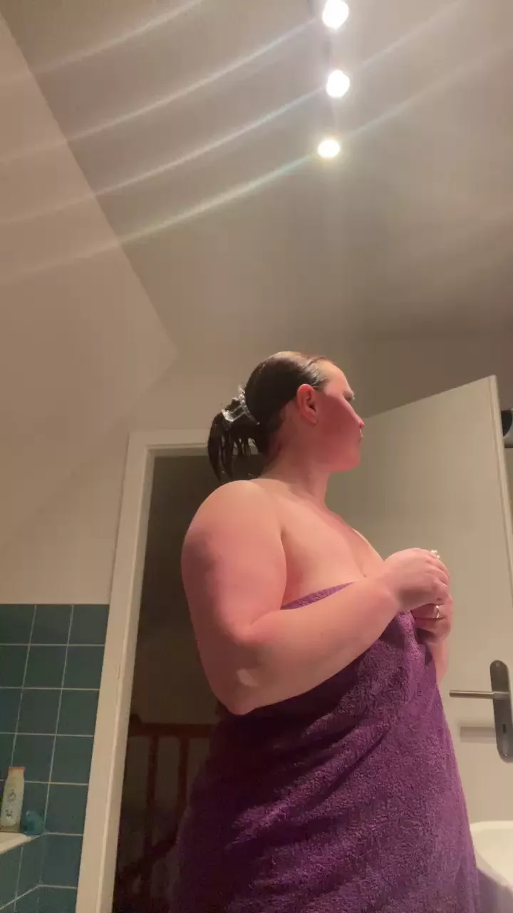 Offline Nadine1990 on Cam4