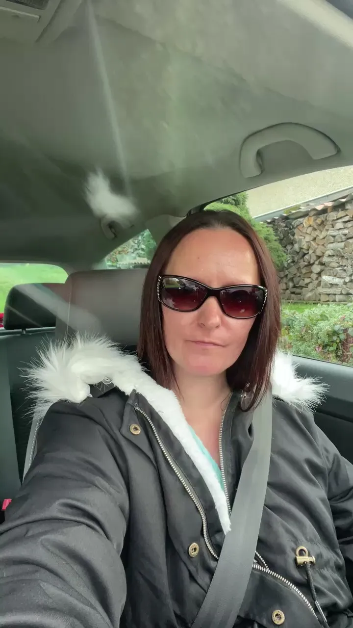 Offline Nadine1990 on Cam4