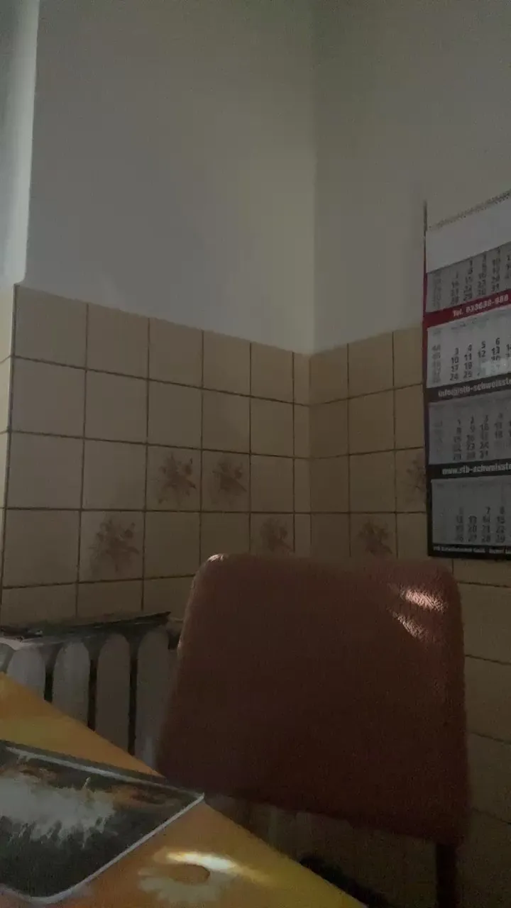 Offline Nadine1990 on Cam4