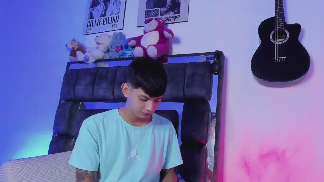 Offline naughty_daniel on Cam4