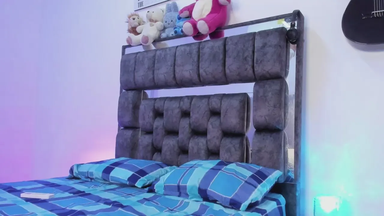 Offline naughty_daniel on Cam4