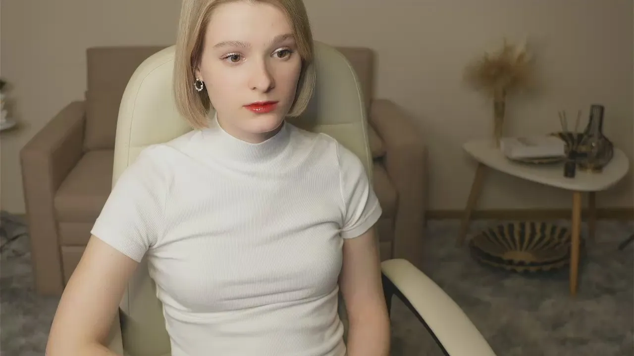 NicolleIzsak on Cam4