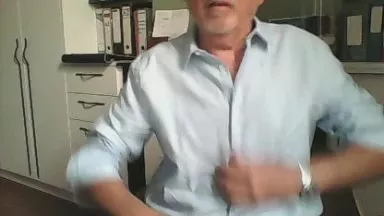 Offline openmyshirt on Cam4