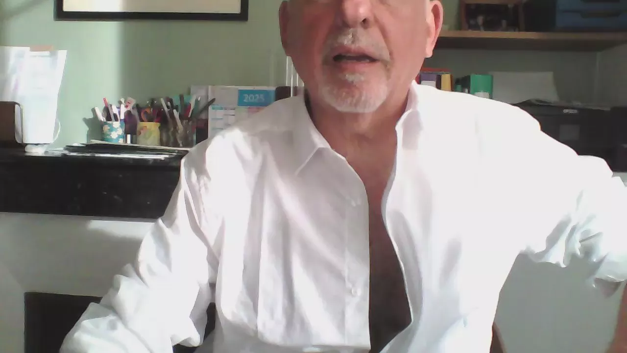 Offline openmyshirt on Cam4