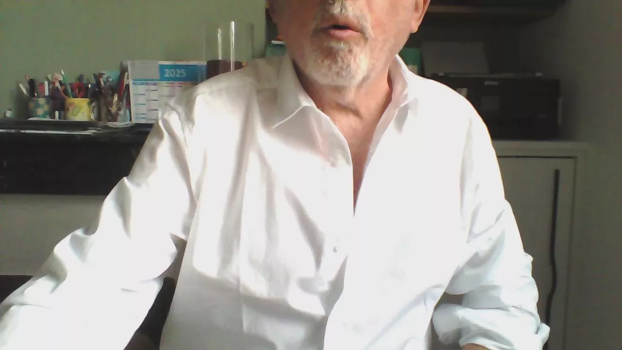 Offline openmyshirt on Cam4