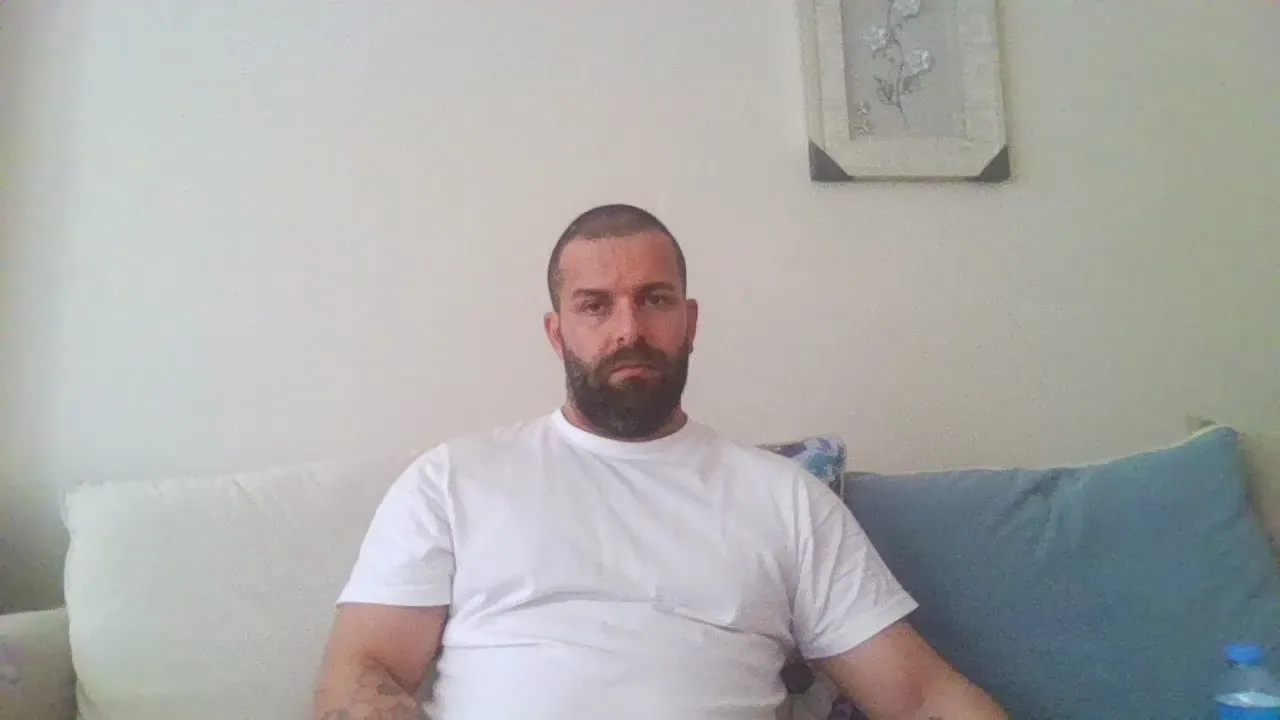 Offline pigeon1111 on Cam4