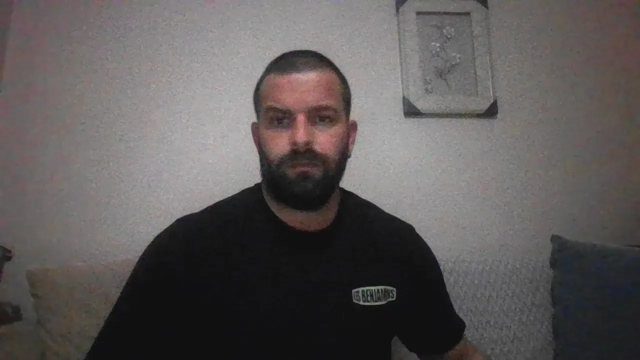 Offline pigeon1111 on Cam4