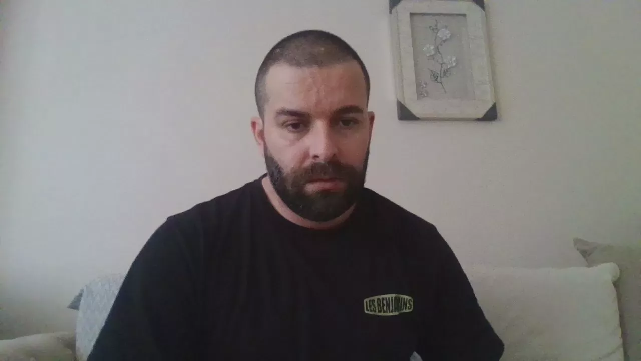 Offline pigeon1111 on Cam4