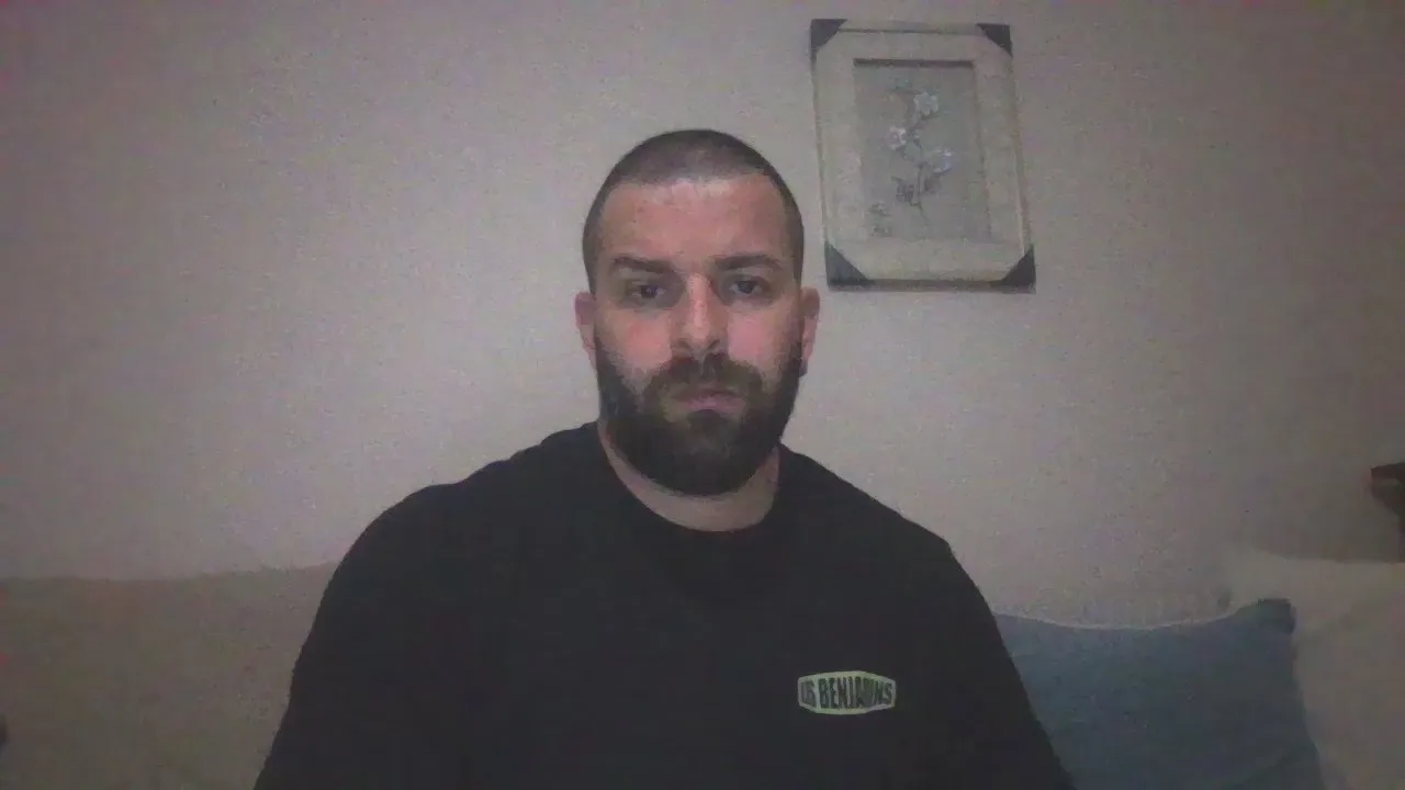 Offline pigeon1111 on Cam4