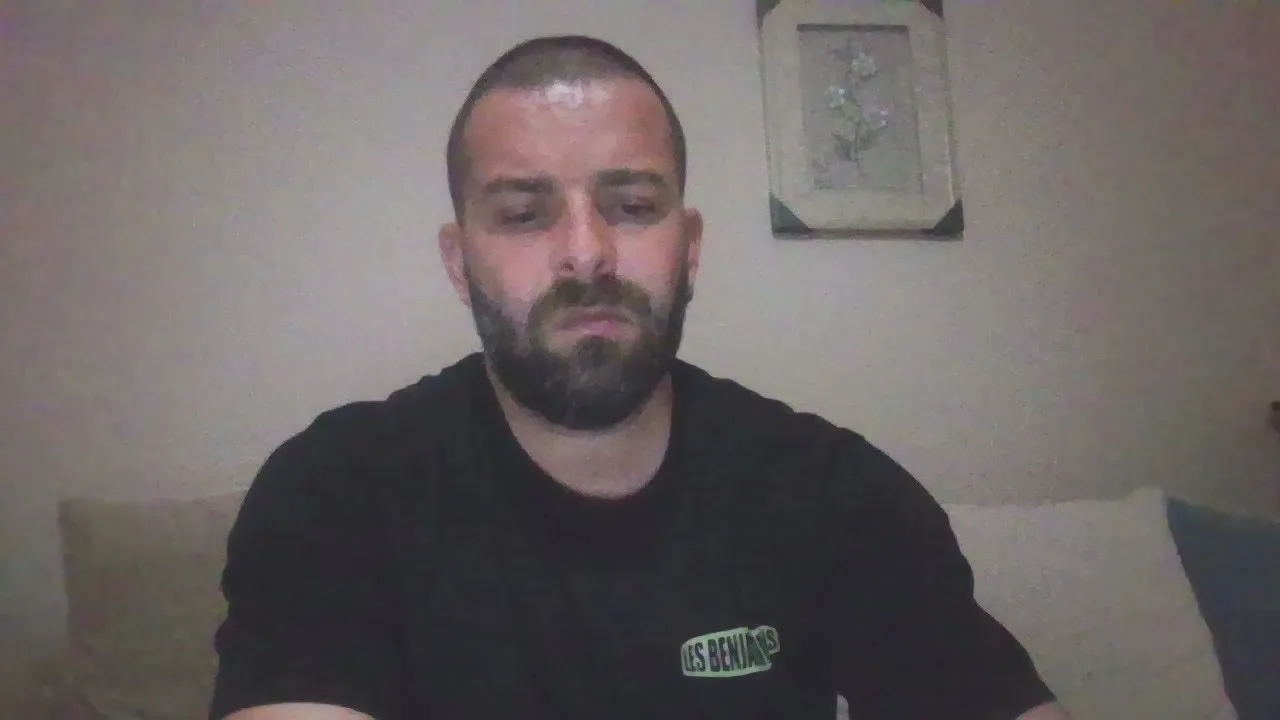 Offline pigeon1111 on Cam4