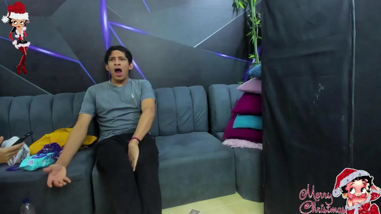 Freechat playsgirlhot on Cam4