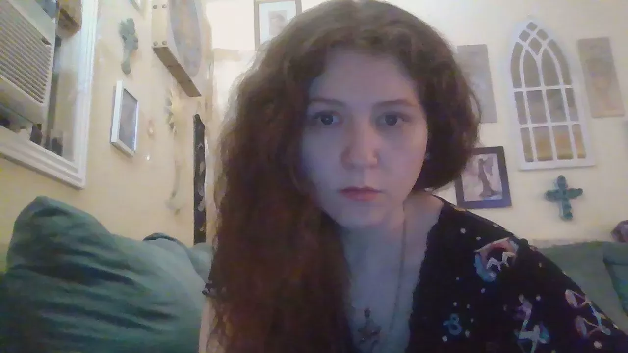 QueenCrimson on Cam4 