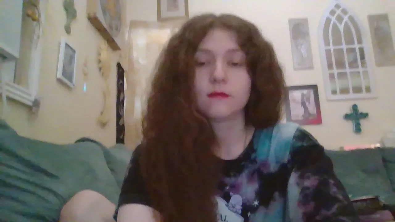 QueenCrimson on Cam4 