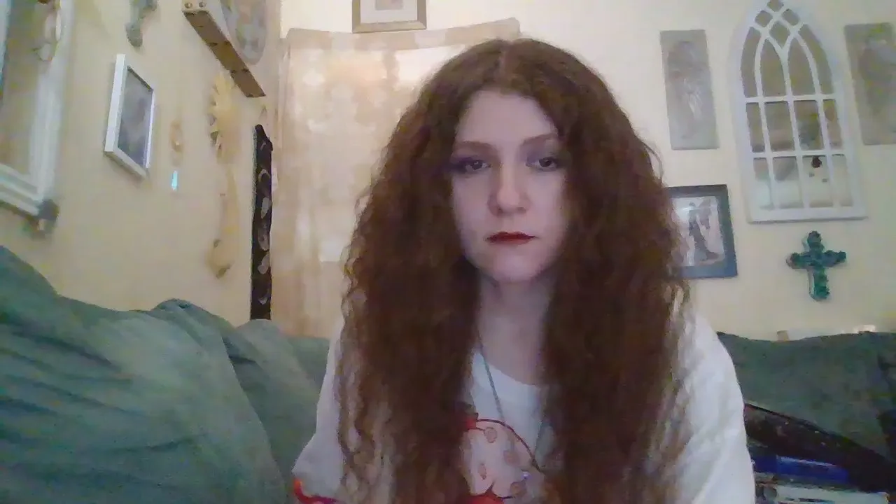 QueenCrimson on Cam4 