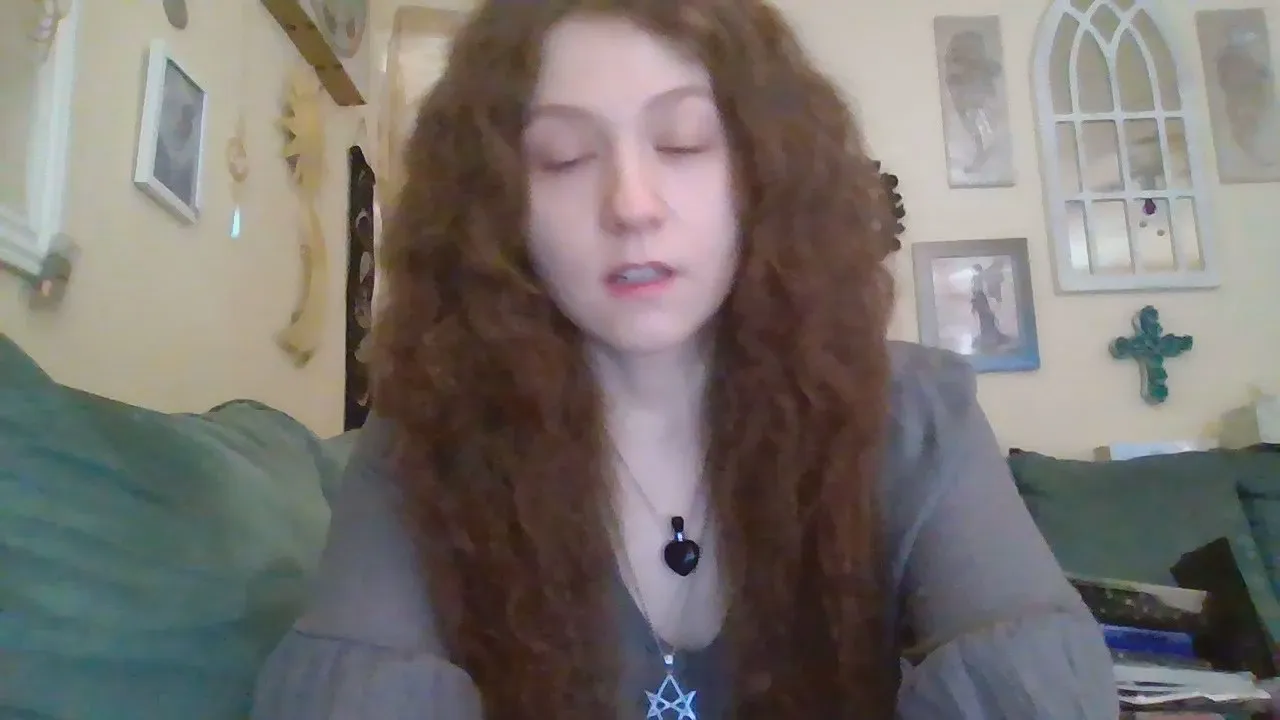 QueenCrimson on Cam4 