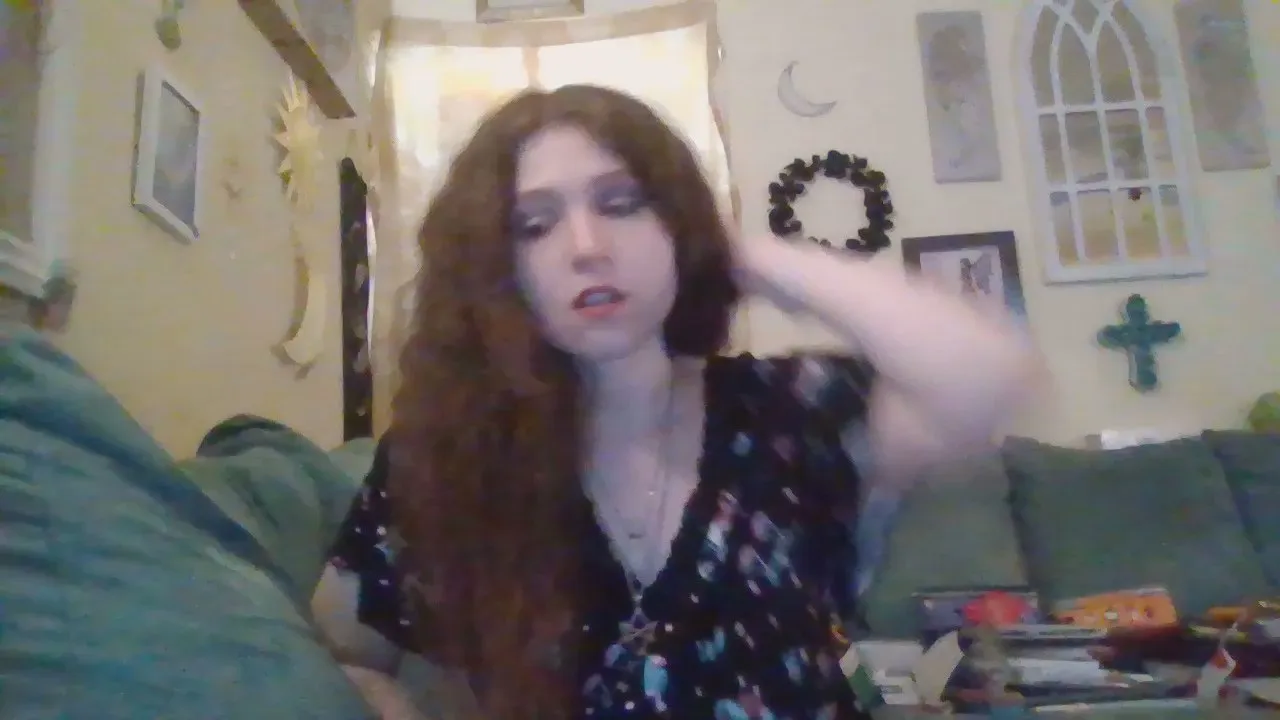 QueenCrimson on Cam4 