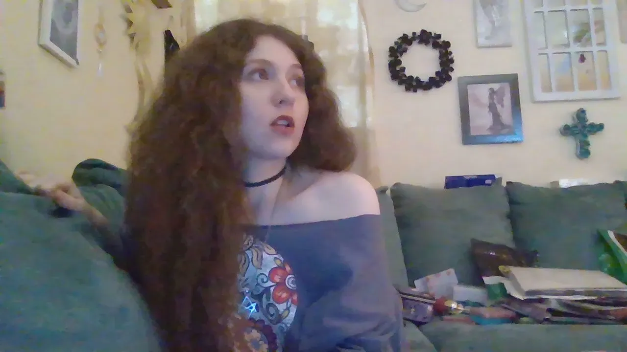 QueenCrimson on Cam4