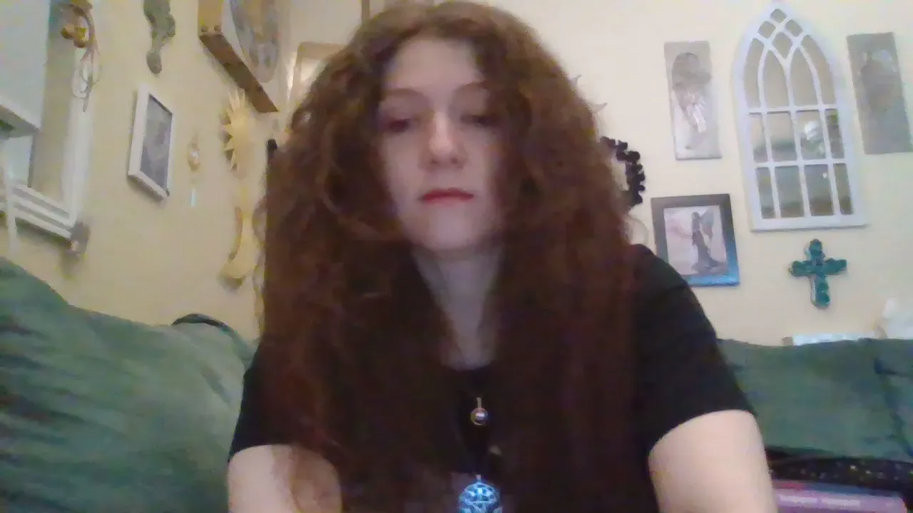 QueenCrimson on Cam4 