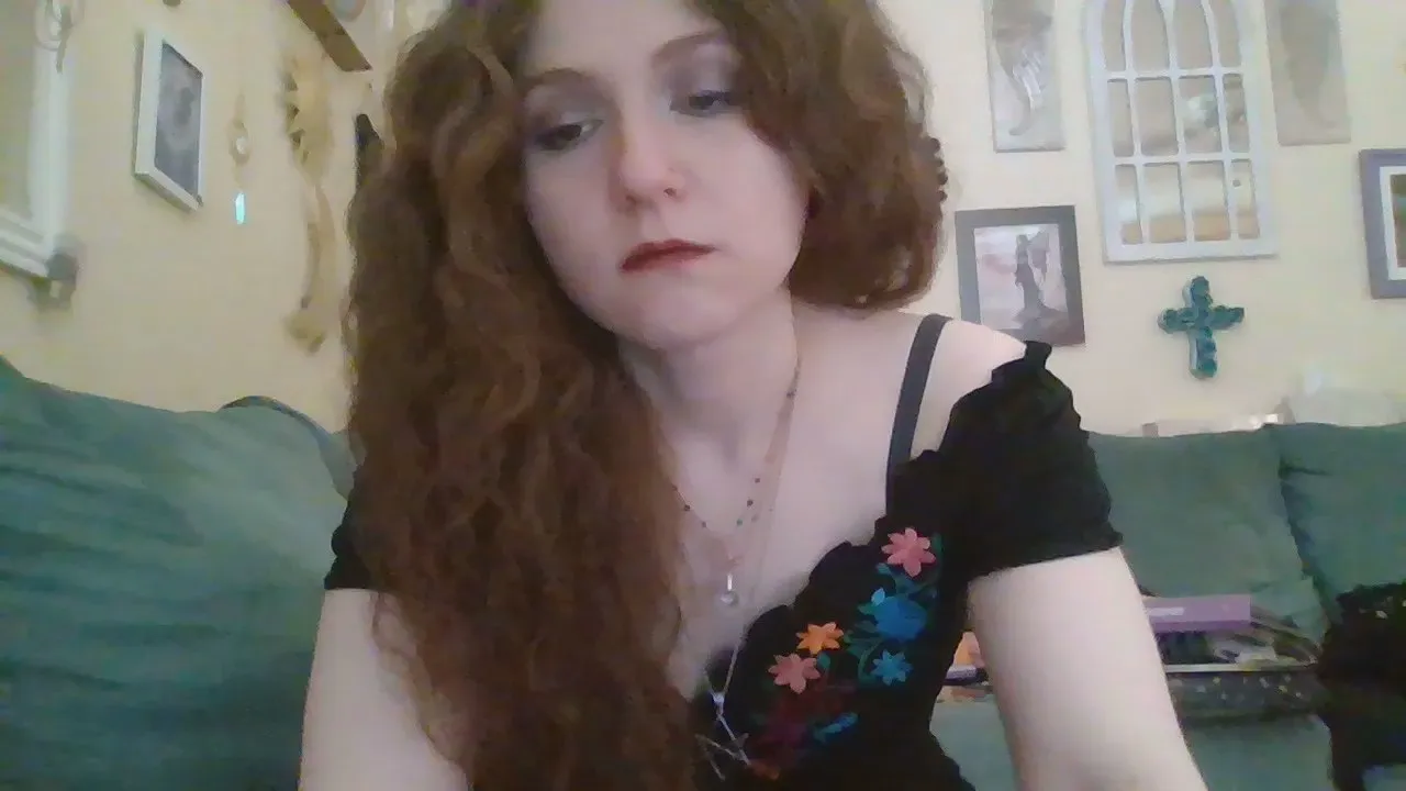 QueenCrimson on Cam4 