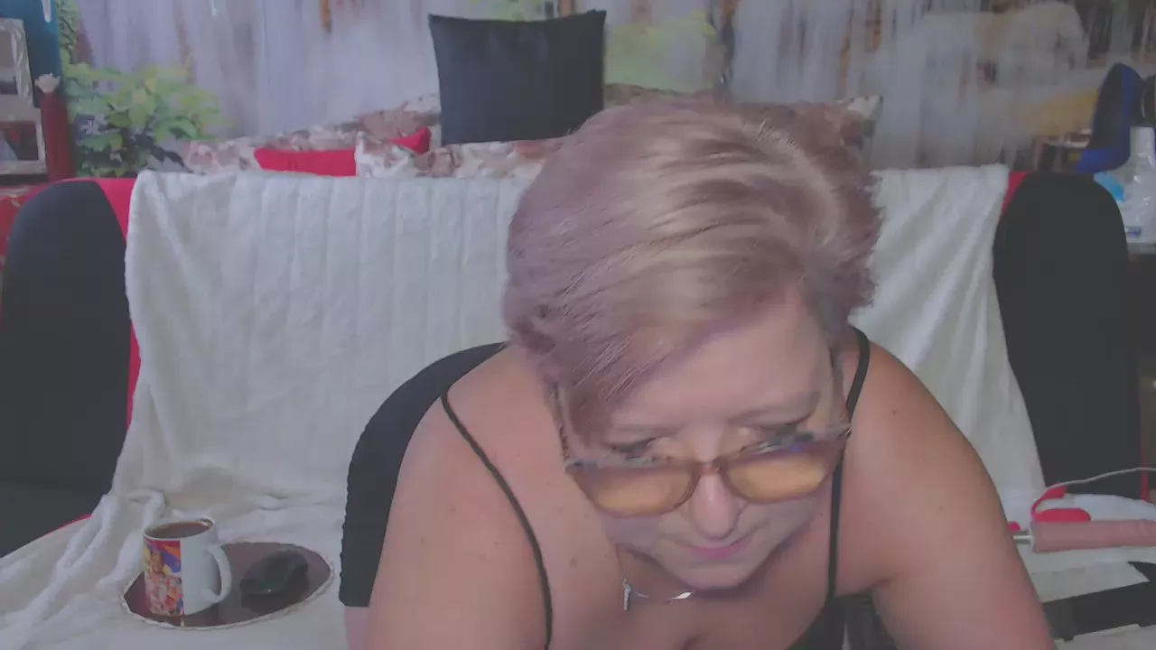 Freechat QueenPammy on Cam4