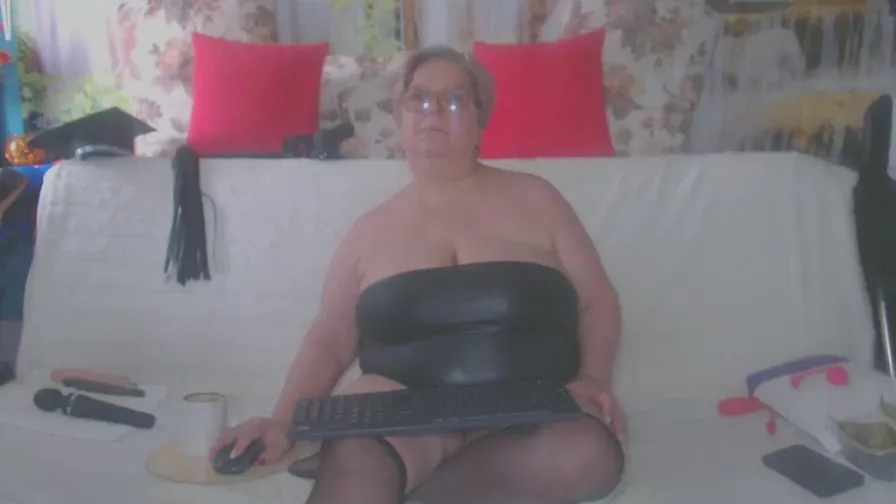 Freechat QueenPammy on Cam4