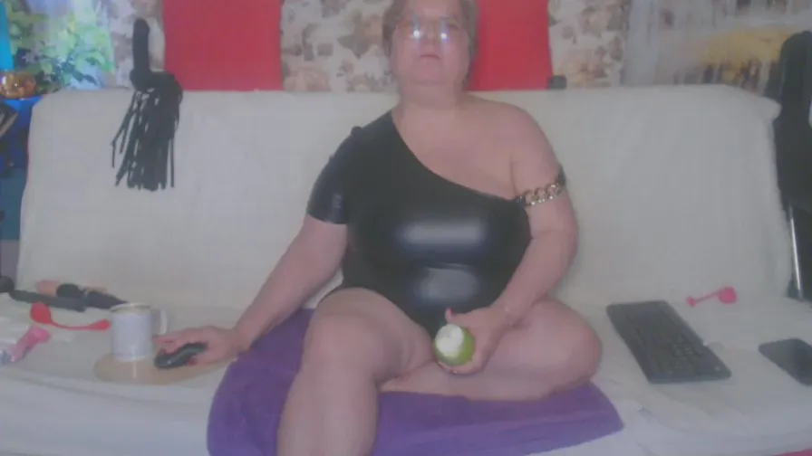 Freechat QueenPammy on Cam4