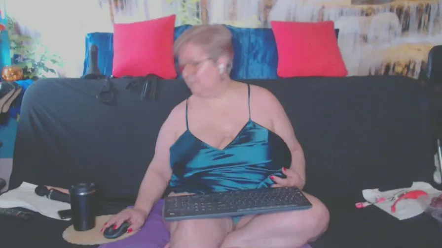 Freechat QueenPammy on Cam4