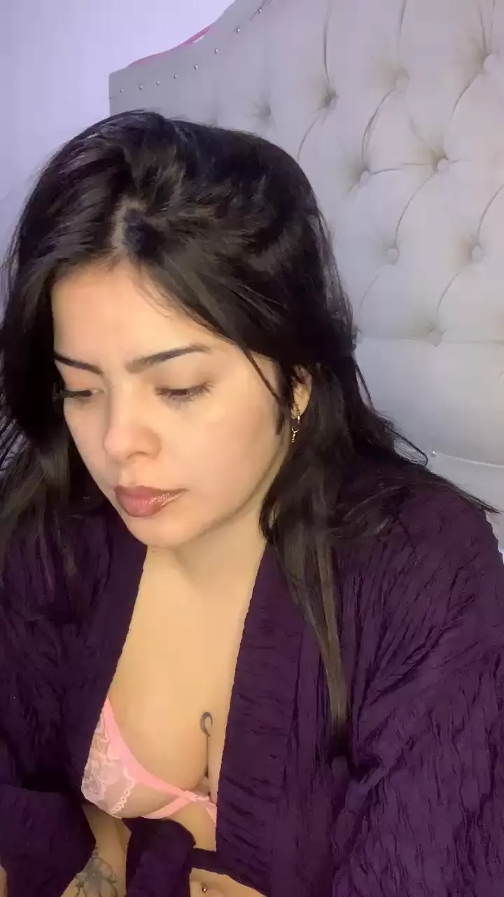 Offline rebeccahills on Cam4