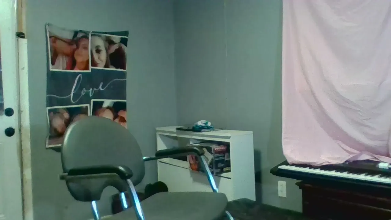 Offline Rivvyrozo on Cam4